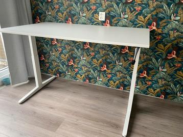 In Hoogte Verstelbaar Bureau beschikbaar voor biedingen