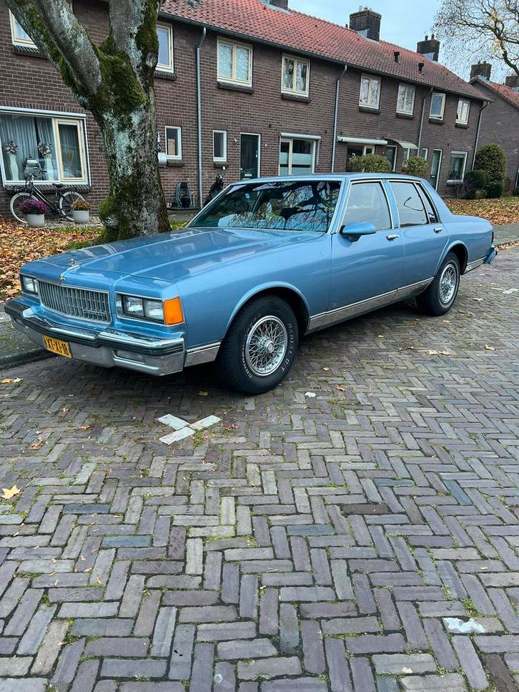 Te koop zeer nette goede chevrolet caprice v8 lpg 1978 blauw, Auto's, Oldtimers, Particulier, Chevrolet, LPG, Sedan, Automaat