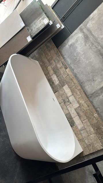 Arcqua Pinto Solid surface back to wall bad 170x73cm beschikbaar voor biedingen