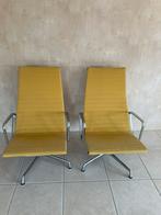 Twee Vitra Eames EA124, Huis en Inrichting, Ophalen, Gebruikt, Twee, Overige kleuren
