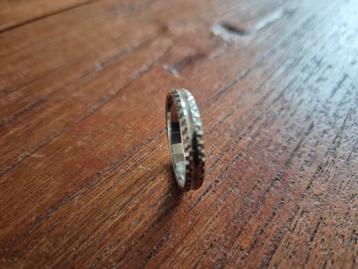 Zilveren geslepen damesring 11.5 beschikbaar voor biedingen