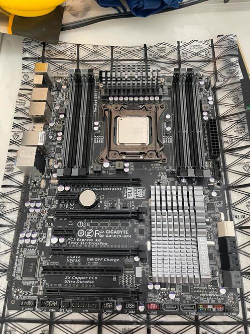 Gigabyte GA-X79-UP4 + INTEL XEON E5-2670, Computers en Software, Moederborden, Zo goed als nieuw, DDR3, Ophalen of Verzenden