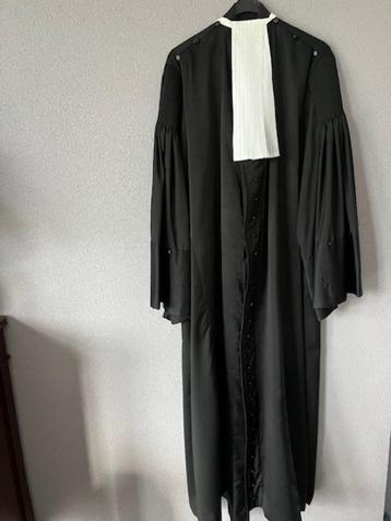 Toga voor lid rechterlijke macht (i.o.)/OvJ (i.o.), z.g.a.n. beschikbaar voor biedingen