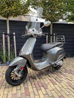 Vespa sprint 2018, Fietsen en Brommers, Scooters | Vespa, Ophalen, Zo goed als nieuw, Benzine