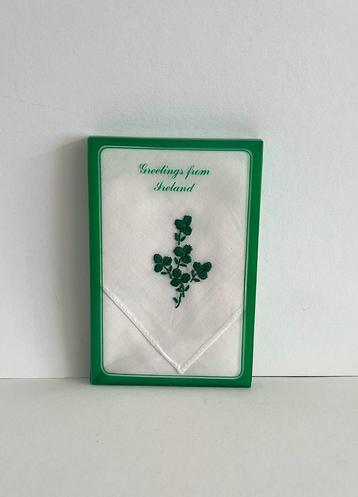 Nieuw in de verpakking vintage  geborduurde zakdoek Ireland. beschikbaar voor biedingen