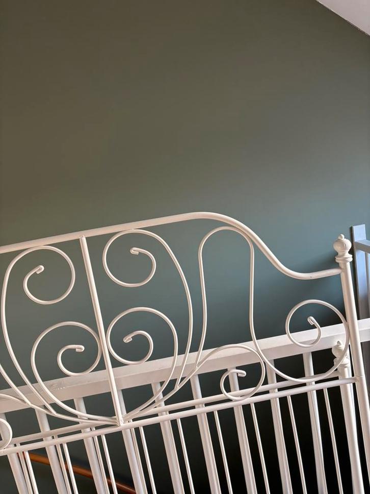 2 persoonsbed Leirvik ikea 140 x 200 wit, Huis en Inrichting, Slaapkamer | Bedden, Gebruikt, Tweepersoons, 140 cm, 200 cm, Metaal