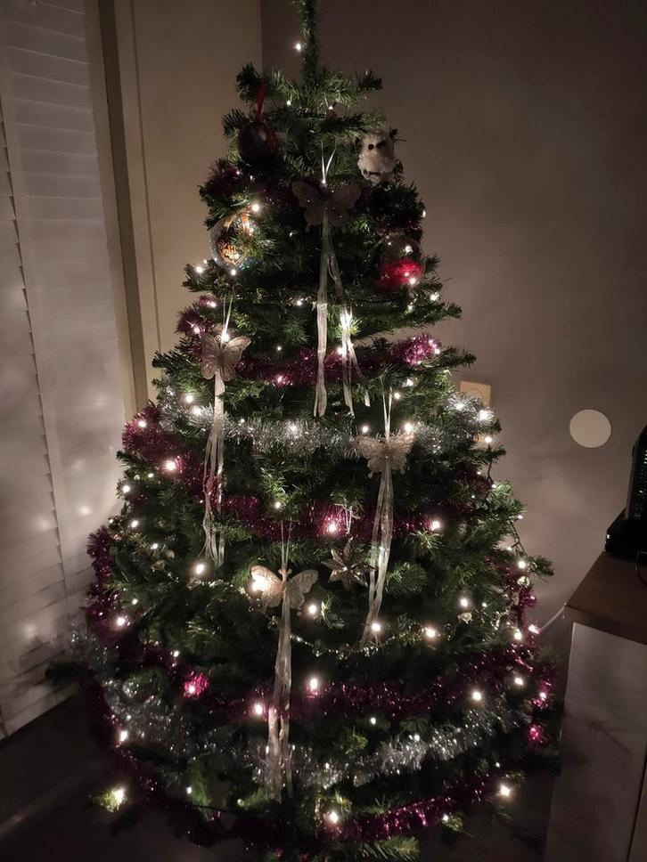 Kunstkerstboom H155 met pot en versiering, Diversen, Kerst, Gebruikt, Ophalen