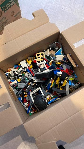 Lego verhuisdoos vol beschikbaar voor biedingen