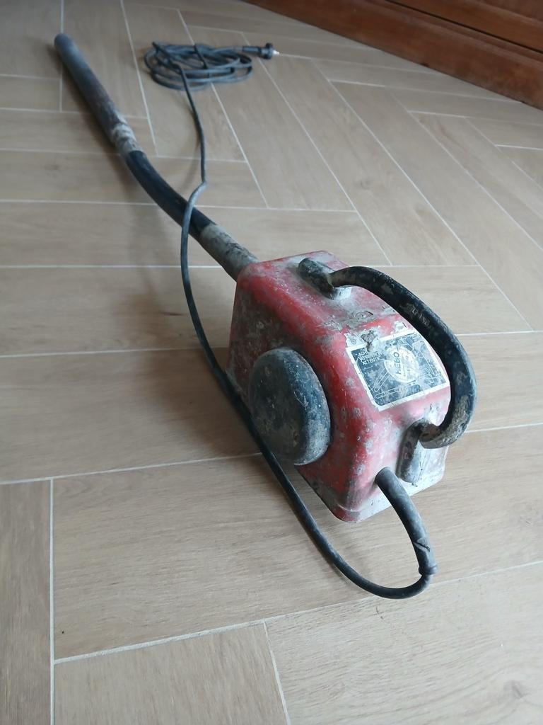 Liever Trilnaald P14 voor beton, Ophalen