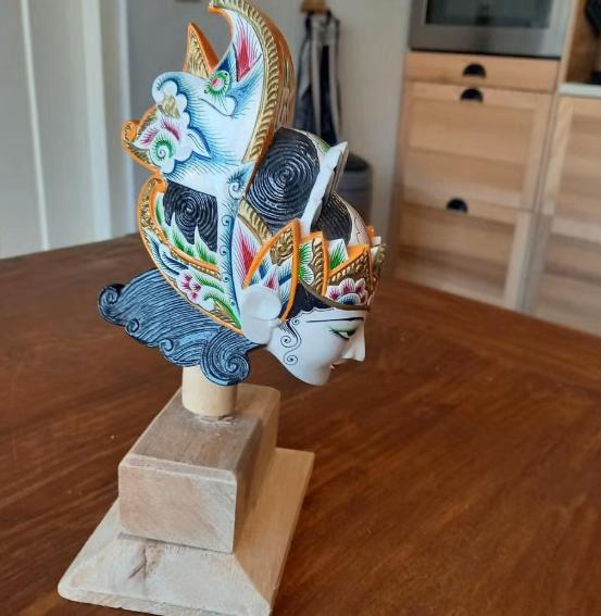 Wajang golèk pop hoofd op standaard, Antiek en Kunst, Ophalen of Verzenden