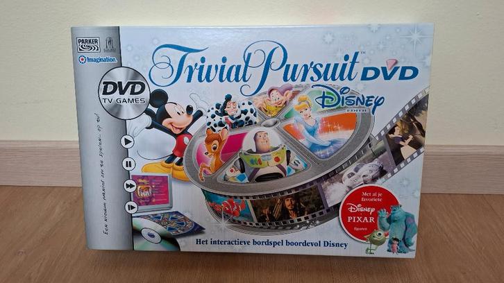 Disney Trivial Pursuit met DVD– Familiespel voor Disney fans, Hobby en Vrije tijd, Gezelschapsspellen | Bordspellen, Zo goed als nieuw