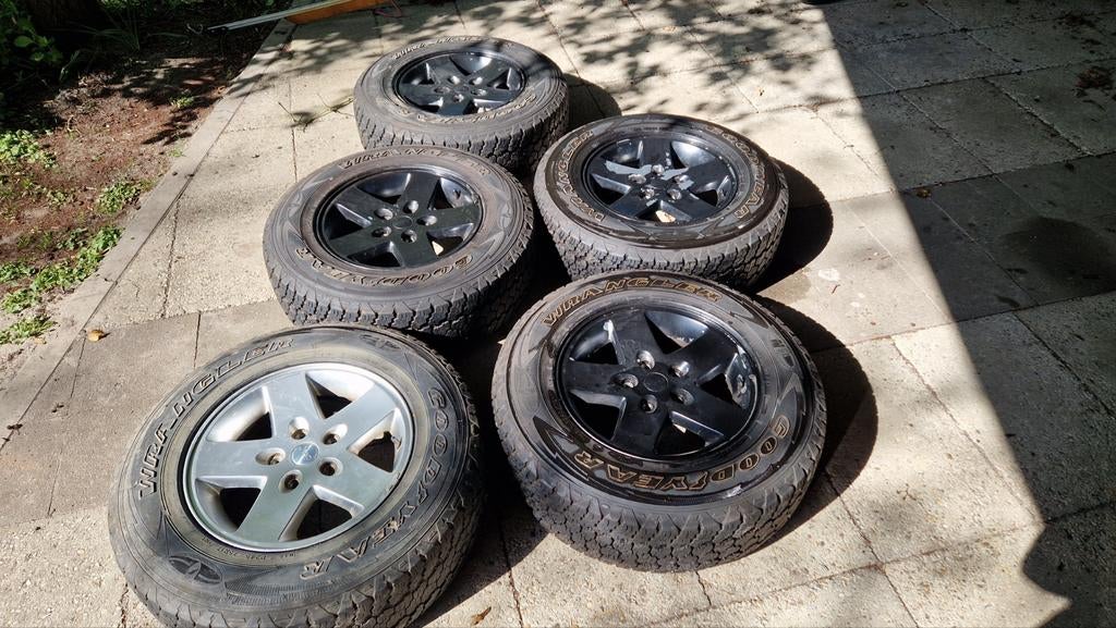 Jeep Wrangler JK, set van vijf originele 17" velgen compleet, Ophalen, Gebruikt, Jeep