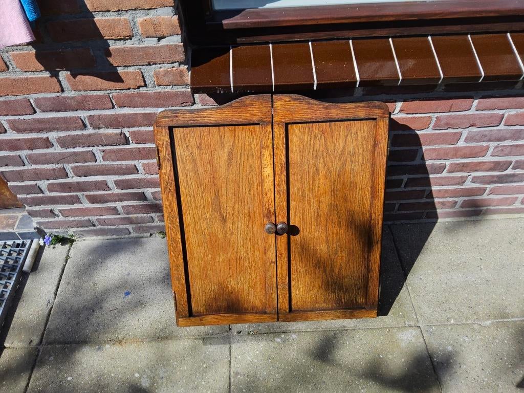Dartbord met omlijsting kast, Ophalen of Verzenden, Zo goed als nieuw