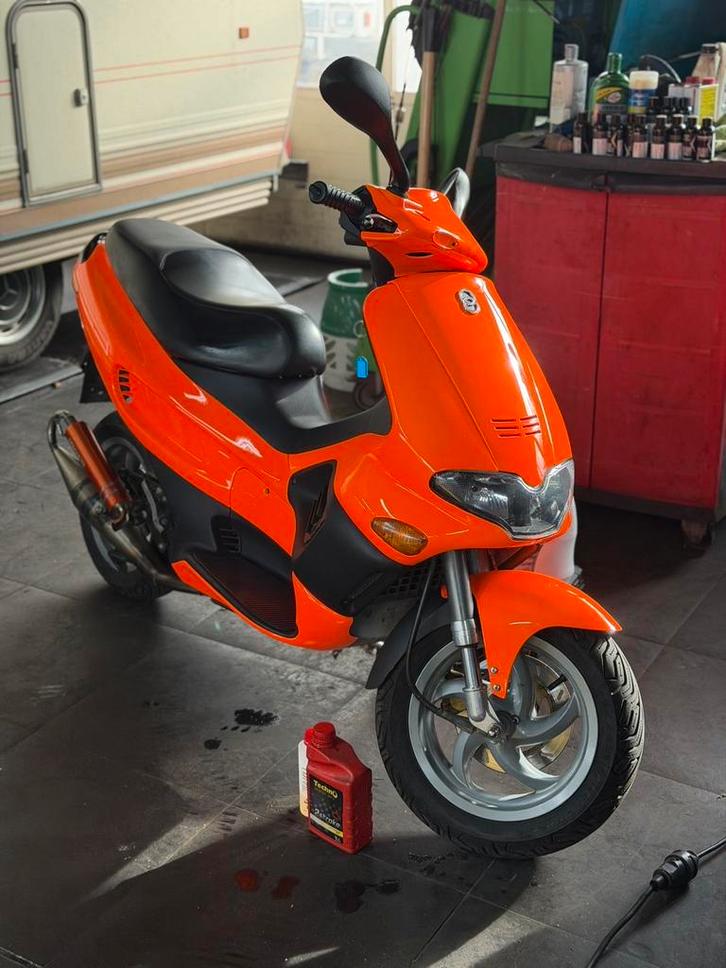 Gilera runner 70cc, Fietsen en Brommers, Scooters | Piaggio, Gebruikt, Overige modellen, Maximaal 45 km/u, Tweetakt, Ophalen