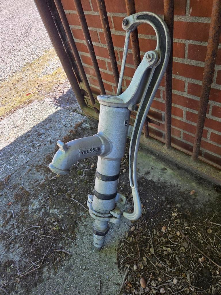 Antieke handwaterpomp / zwengelpomp Vaassen, Ophalen, Gebruikt, Handmatig, Overige typen