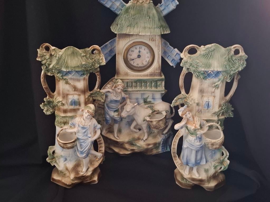 Antiek Schouwgarnituur: Pendule en Twee Vazen, Ophalen of Verzenden