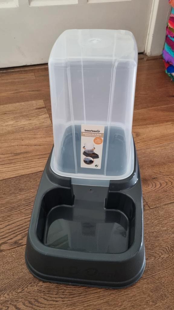 Beeztees automaat Eat & Drink, Dieren en Toebehoren, Kattenvoerbakken en Drinkbakken, Zo goed als nieuw, Ophalen of Verzenden
