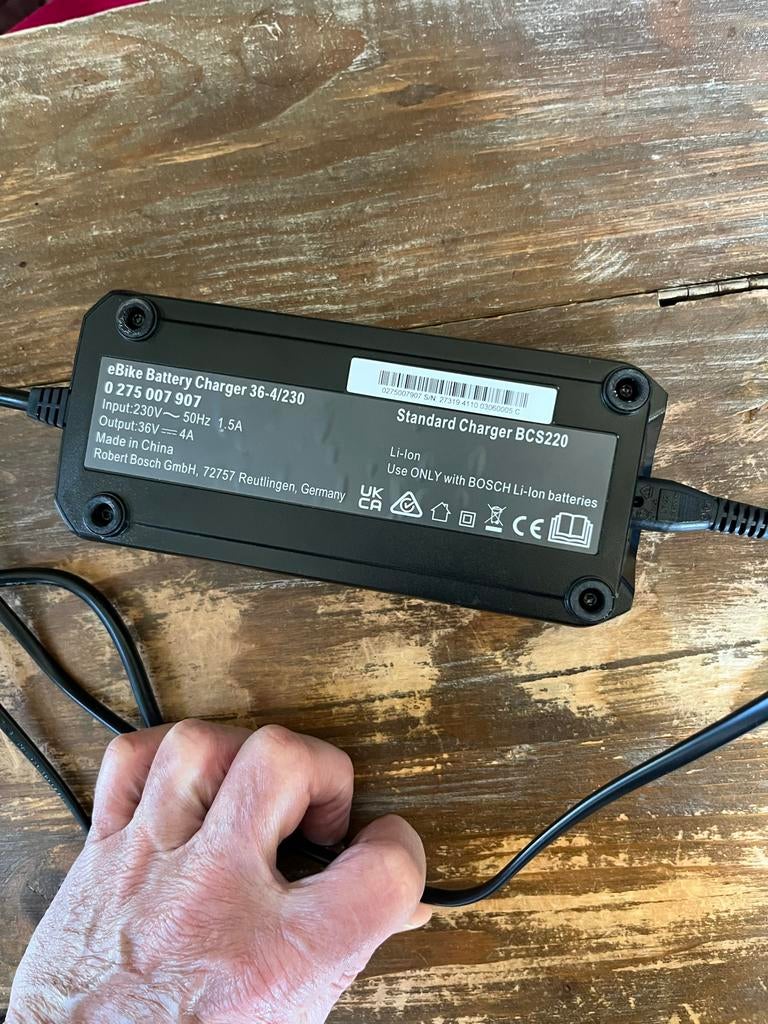 Bosch eBike Acculader 36V 4A BCS220, Fietsen en Brommers, Fietsaccessoires | Fietsaccu's, Ophalen, Zo goed als nieuw
