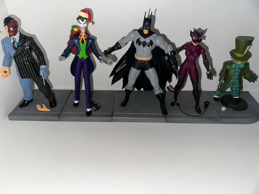 Batman long halloween dc direct figuren hot toys, Ophalen of Verzenden, Zo goed als nieuw, Actiefiguur of Pop