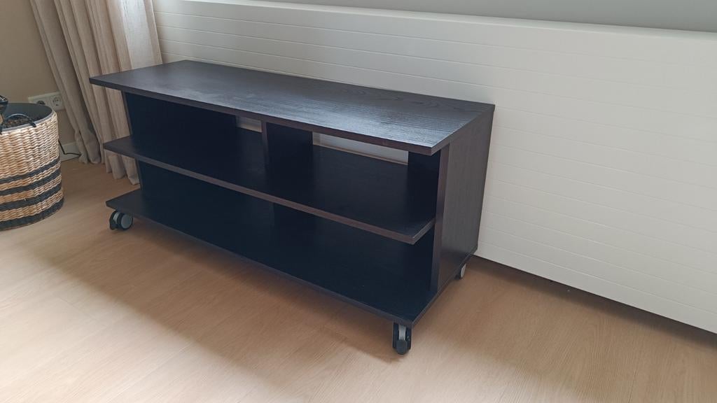 IKEA BENNO TV-meubel op wieltjes, Ophalen of Verzenden, Gebruikt, 100 tot 150 cm