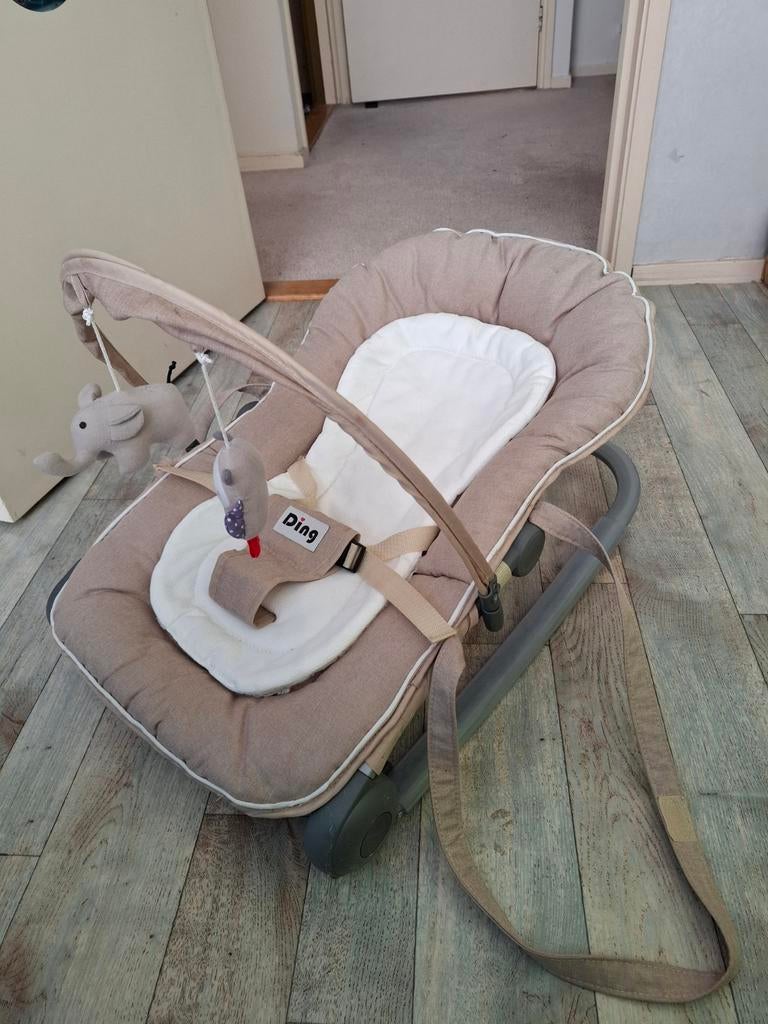 Ding wipstoeltje met speelboog en gordel, Ophalen