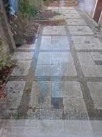 Gratis tuintegels (zelf eruit halen), Ophalen, Gebruikt, Minder dan 10 meter
