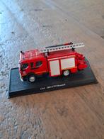 Renault FPT 2003 brandweerauto 1:64 miniatuur met display, Overige merken, Auto, Groter dan 1:32, Ophalen of Verzenden