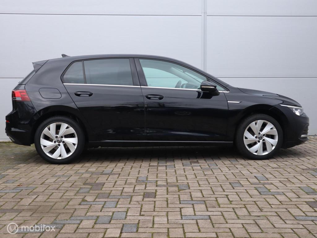 Volkswagen Golf 1.5 TSI Style Alcantara CarPlay LED PDC Acc, Voorwielaandrijving, 4 cilinders, Alcantara, Zwart