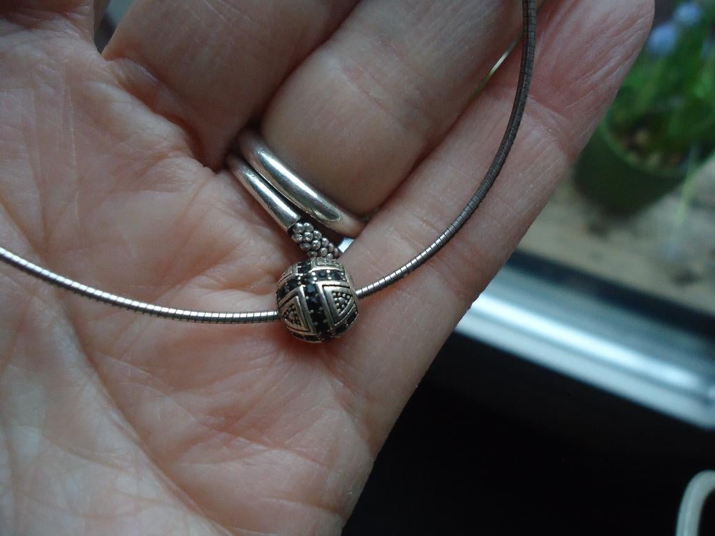 mooie echt zilveren dunne ketting omega met zilver balletje, Sieraden, Tassen en Uiterlijk, Kettingen, Ophalen of Verzenden, Zo goed als nieuw