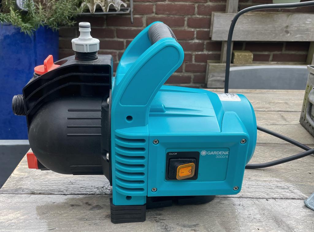 Gardena waterpomp/beregeningspomp met 7m aanvoerslang, Tuin en Terras, Ophalen, Zo goed als nieuw, Elektrisch, Beregeningspomp