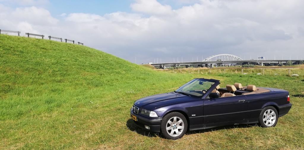 BMW e36 3-Serie 318 Cabriolet 1997 Madeiraviolett , paars, Auto's, BMW, Euro 2, 1345 kg, Achterwielaandrijving, Beige