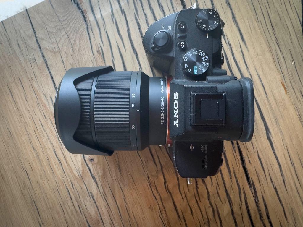 Sony A7 III + 28-70mm + 1 groothoek en slechts 11.477 kliks, Spiegelreflex, Ophalen of Verzenden, Zo goed als nieuw, Sony