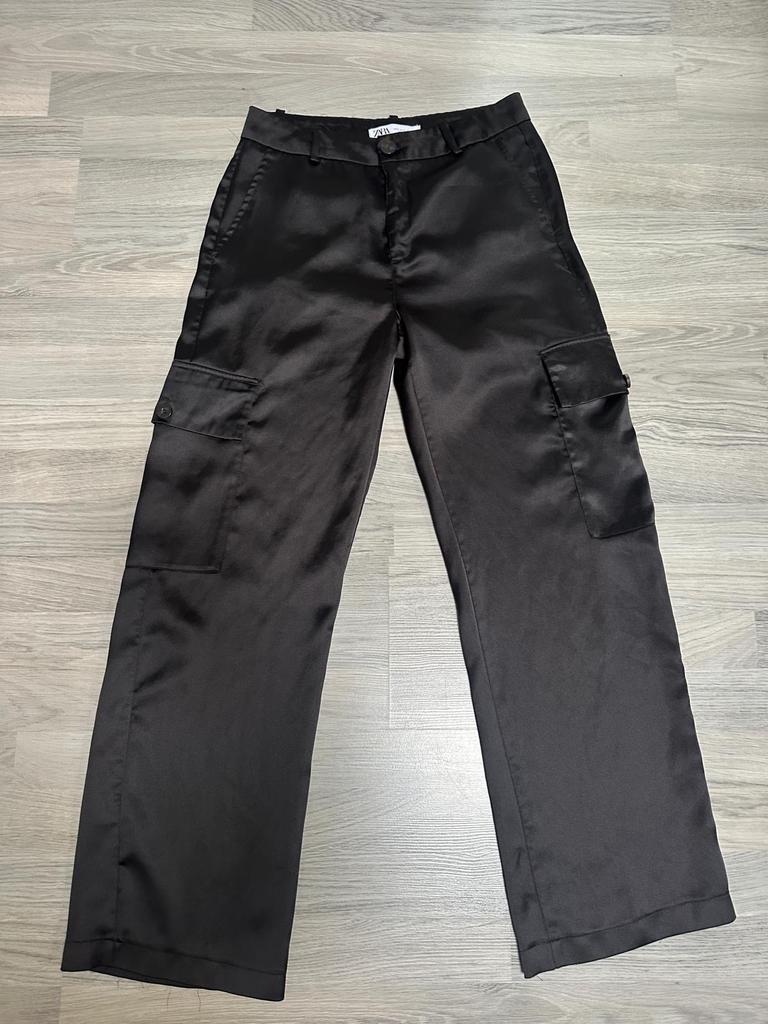 Zwarte satijnen cargobroek van Zara maat s, Zwart, Ophalen of Verzenden, Maat 36 (S), Lang