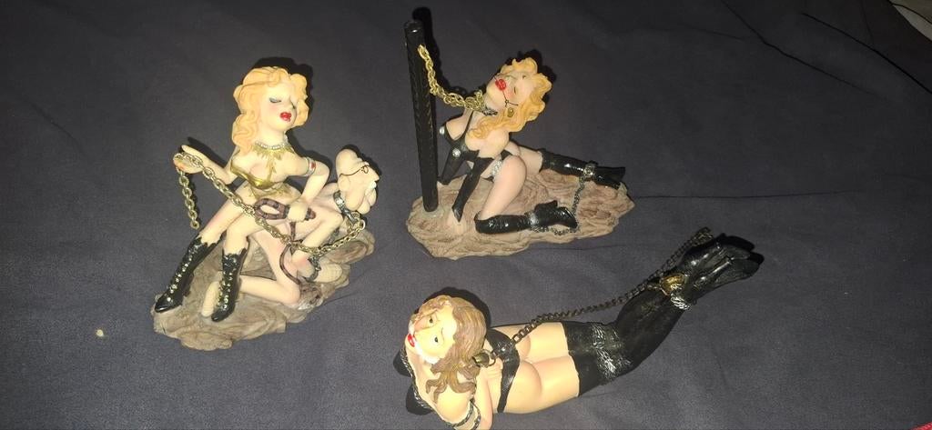 Set van 3 handbeschilderde BDSM karikatuurbeeldjes, Minder dan 20 cm, Handgemaakt, Kunststof, Ophalen of Verzenden