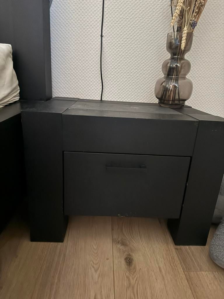 2 massieve houten nachtkastjes, Ophalen of Verzenden, Zo goed als nieuw, Hout, Minder dan 45 cm