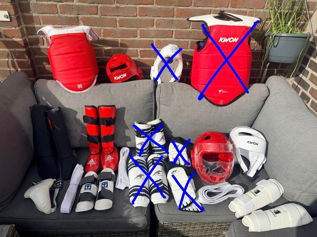 Taekwondo uitrusting/bescherming in verschillende maten, Taekwondo, Vechtsportbescherming, Ophalen of Verzenden, Zo goed als nieuw