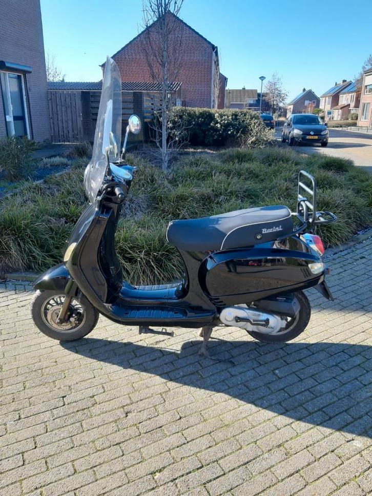 Mooie nette Berini Napoli KOOPJE!!, Fietsen en Brommers, Scooters | Overige merken, Zo goed als nieuw, Benzine, Ophalen