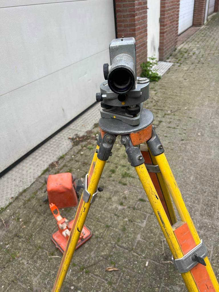 Waterpasinstrument op statief gebruikt, Ophalen, Gebruikt, Overige meters