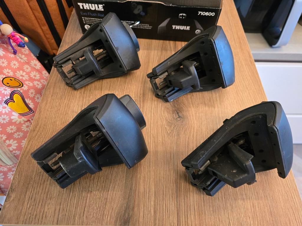 Thule Evo Wingbar dakdrager voeten Nissan Qashqai, Ophalen