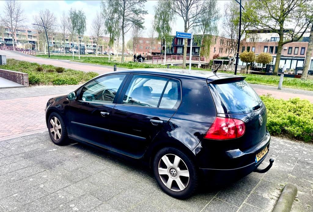 Volkswagen Golf 1.4 TSI 90KW|Cruise|Leder|NAP, Voorwielaandrijving, Zwart, 4 cilinders, Stoelverwarming