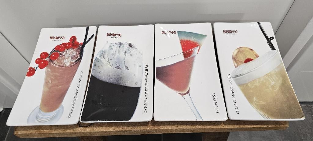 LEUKE AMARETTO "DISARONNO" COCKTAIL BORDJES, Gebruikt, Keramiek, Ophalen of Verzenden, Bord(en)