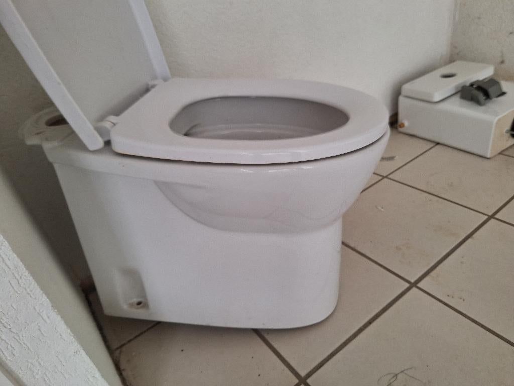 WC pot, Doe-het-zelf en Verbouw, Sanitair, Ophalen, Zo goed als nieuw, Steen, Toilet