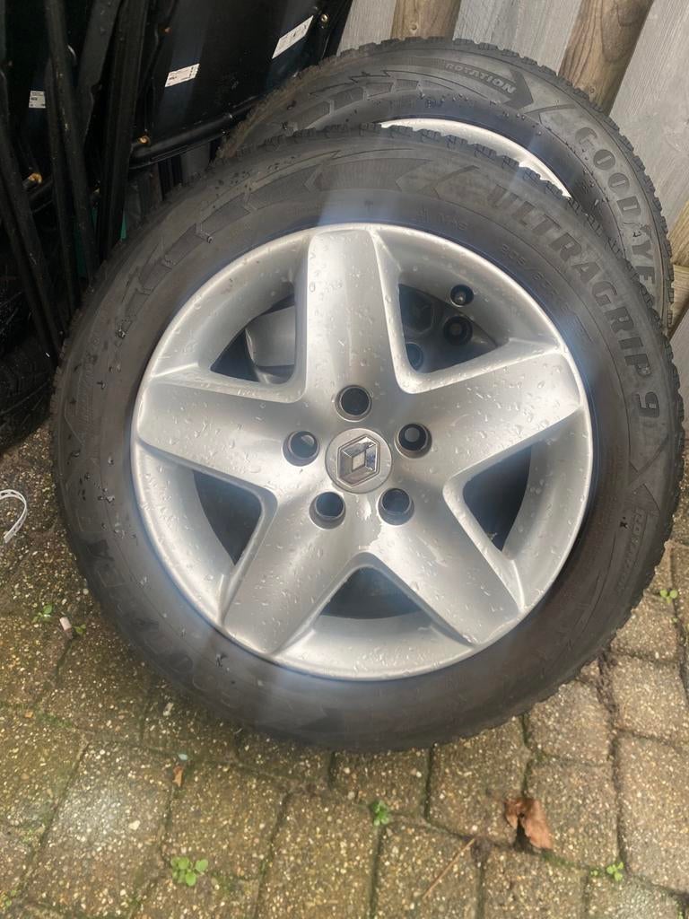Te koop banden zgn op staal renault 205/60/16 5gaats, Ophalen