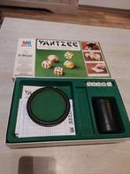 Vintage Yahtzee dobbelspel van MB Spellen, Hobby en Vrije tijd, Gezelschapsspellen | Bordspellen, Ophalen of Verzenden, Consumercare@hasbro.nl