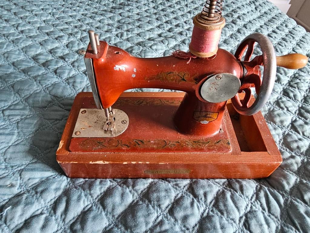 Ouderwetse naaimachine, Ophalen