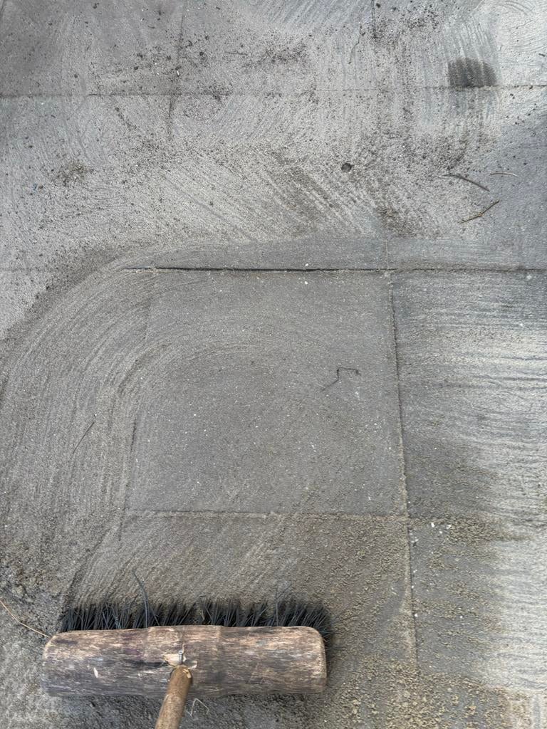 Gratis. Terrastegels 50x50 grijs/blauw met bandjes, Tuin en Terras, Tegels en Klinkers, Ophalen, Gebruikt, Minder dan 5 m², Beton