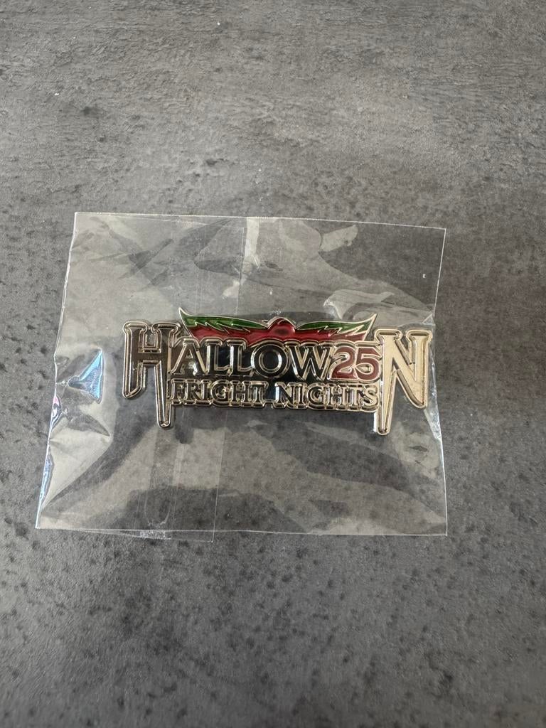 Halloween fright nights walibi 2025 pin 25 jaar, Ophalen of Verzenden, Nieuw, Speldje of Pin