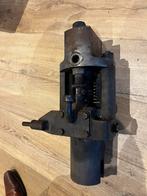 Antieke brandstof pomp (2 slag diesel, zeeschip, Sulzer), Ophalen