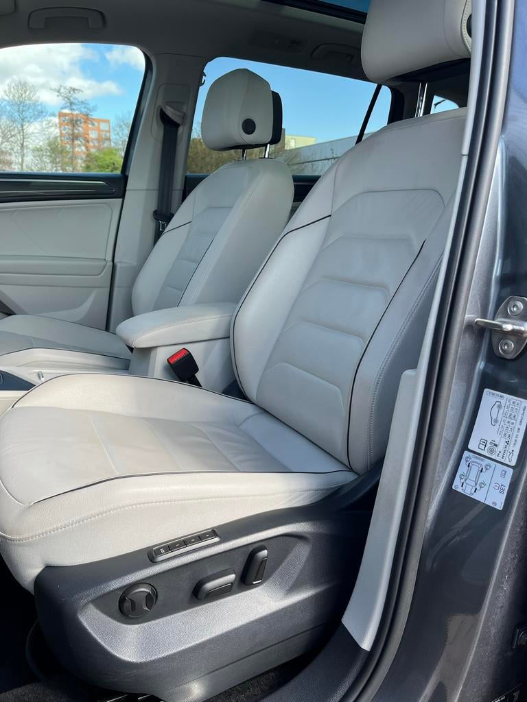 VW Tiguan allspace 7 stoelen 1.5 TSI 150pk DSG-7 R-Line VOL, Auto's, USB, 4 cilinders, 7 stoelen, Leder