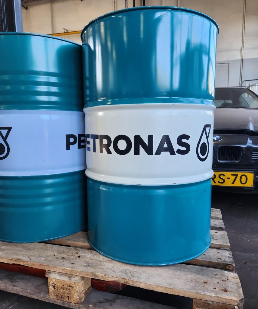 lege olie vaten PETRONAS, Doe-het-zelf en Verbouw, Overige Doe-het-zelf en Verbouw, Ophalen of Verzenden